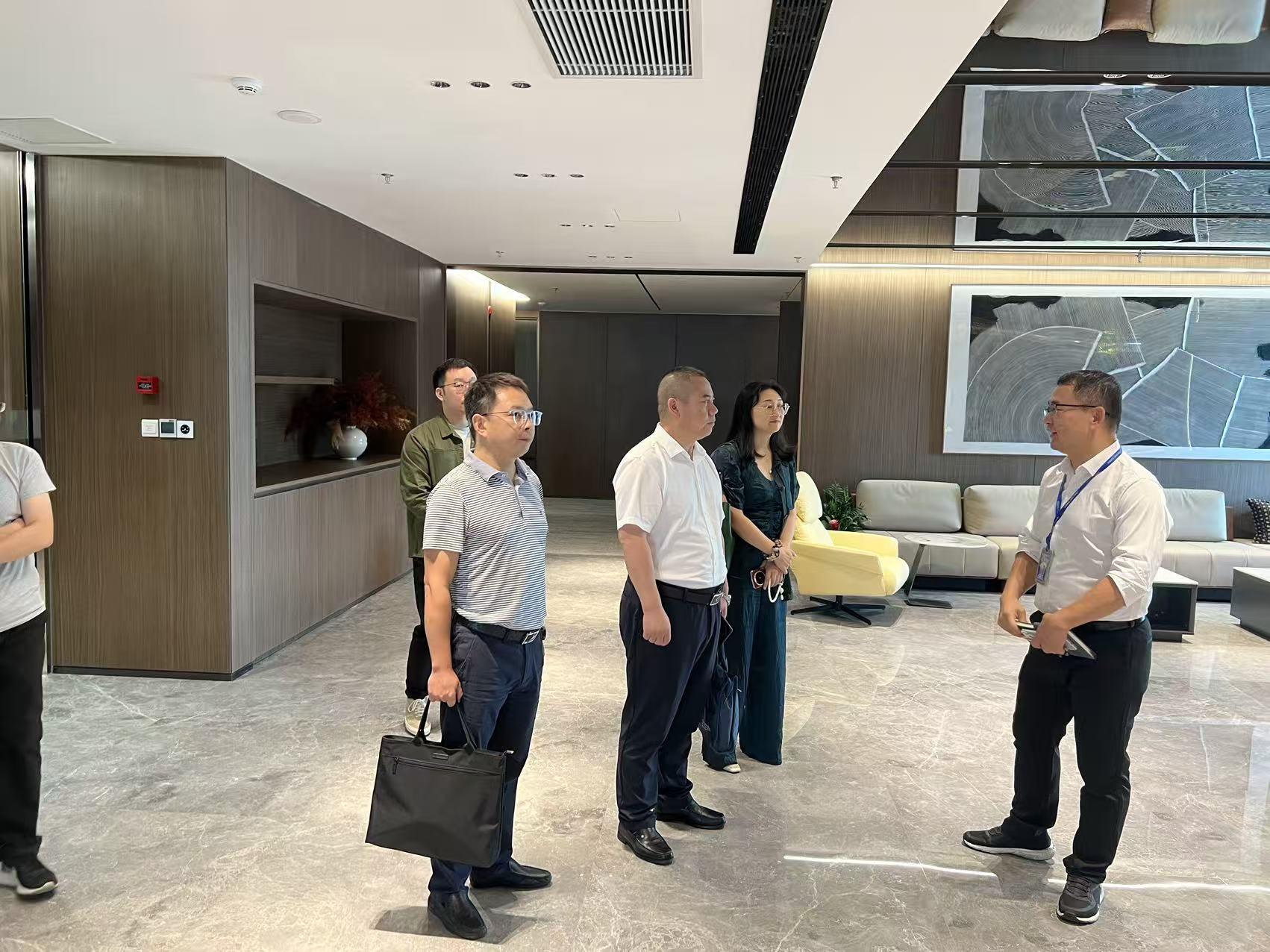 高新公司董事长一行 赴上海开展投资交流活动